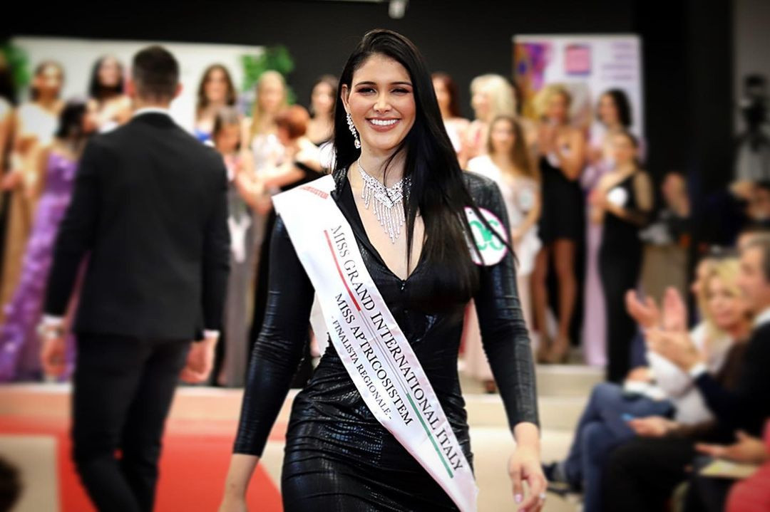 Andrea là cầu thủ bóng chuyền chuyên nghiệp và cũng đã luyện tập các môn thể thao khác như judo, bóng rổ, boxing, tennis và bơi lội.