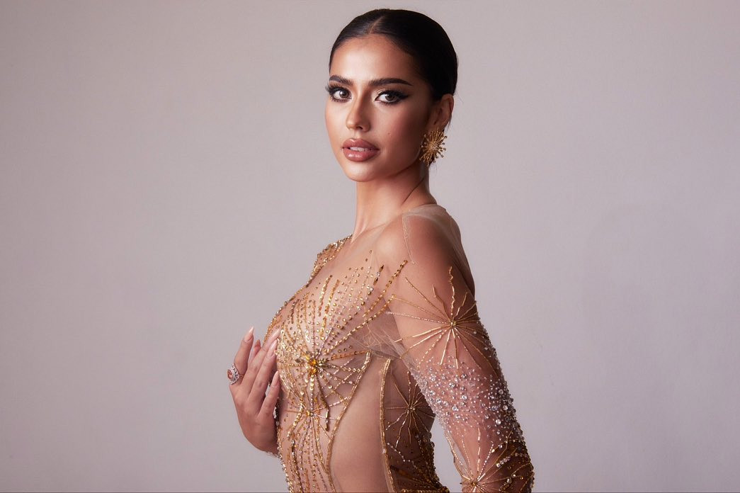 Khi theo dõi đêm bán kết, có những ý kiến cho rằng chiếc váy khiến người xem có cảm giác Anntonia Porsild như đang khỏa thân dưới ánh đèn sân khấu. Nhờ kỹ thuật đính kết tinh xảo, khéo léo của nhà thiết kế nên Anntonia Porsild không bị hớ hênh khi trình diễn trên sân khấu.