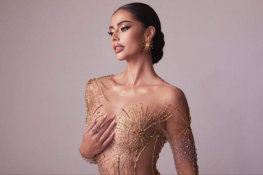 Khi theo dõi đêm bán kết, có những ý kiến cho rằng chiếc váy khiến người xem có cảm giác Anntonia Porsild như đang khỏa thân dưới ánh đèn sân khấu. Nhờ kỹ thuật đính kết tinh xảo, khéo léo của nhà thiết kế nên Anntonia Porsild không bị hớ hênh khi trình diễn trên sân khấu.