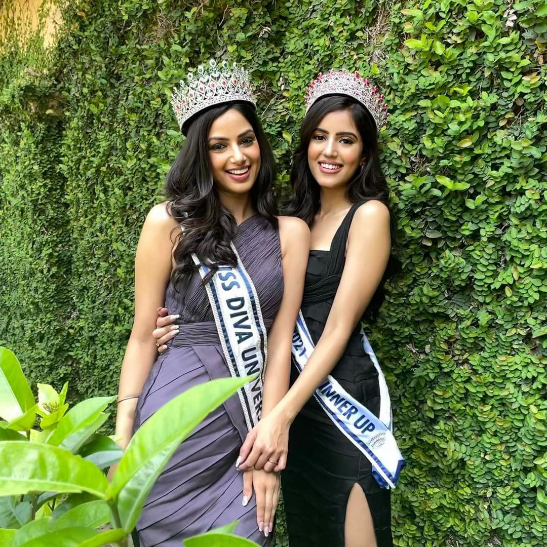 Sonal Kukreja không phải là gương mặt xa lạ với các cuộc thi sắc đẹp. Cô từng giành ngôi Á hậu 1 tại cuộc thi Miss Diva India 2021. Năm đó, người đẹp Harnazz Sandhu đăng quang và đại diện Ấn Độ, giành chiến thắng tại cuộc thi Hoa hậu Hoàn vũ 2021.