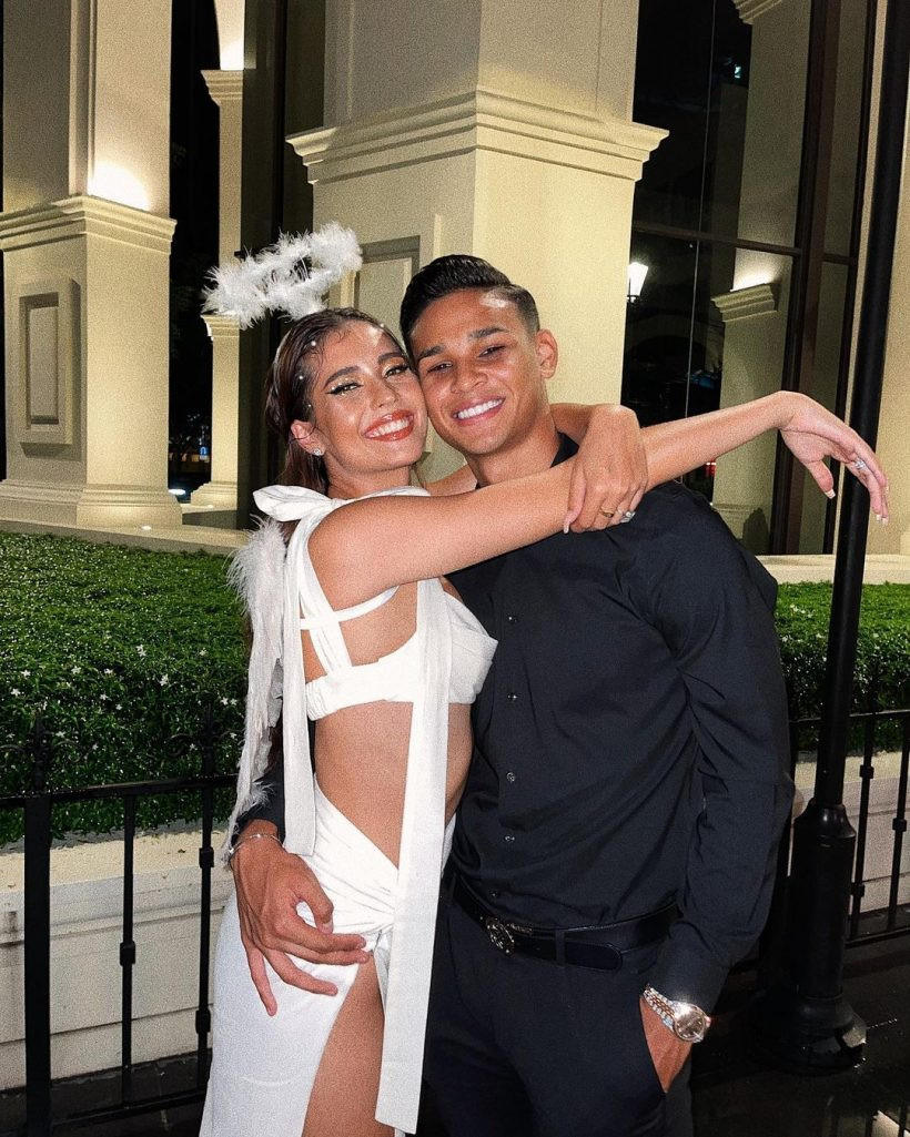 Anntonia Porsild hạnh phúc bên bạn trai Irfan Fandi.