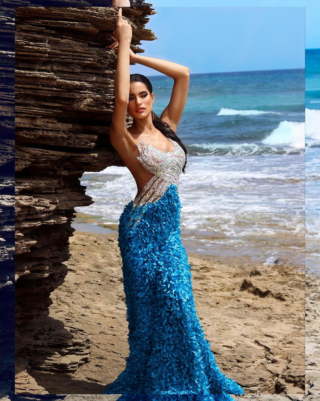 Karla Guilfú Acevedo sinh năm 1997, là người mẫu và huấn luyện viên yoga. Người đẹp tốt nghiệp ngành tâm lý học và đang theo học thêm thạc sĩ về tư vấn tâm lý.