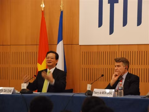 Thủ tướng Nguyễn Tấn Dũng trực tiếp đối thoại với các học giả