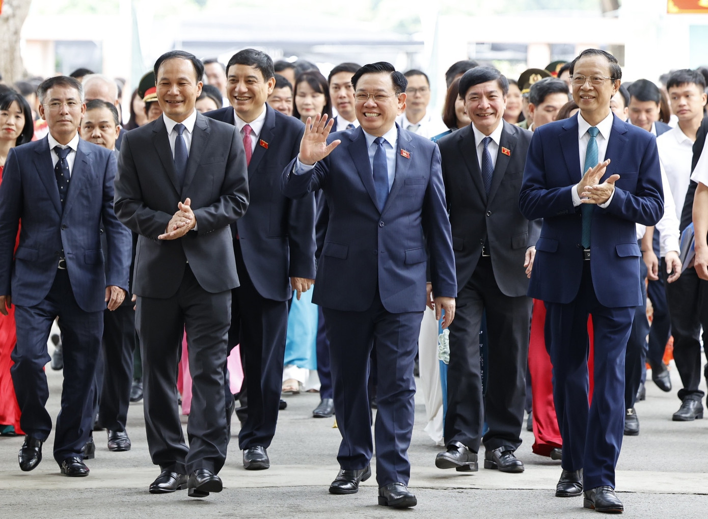 Chủ tịch Quốc hội Vương Đình Huệ đến dự khai giảng tại Trường Hữu nghị T78