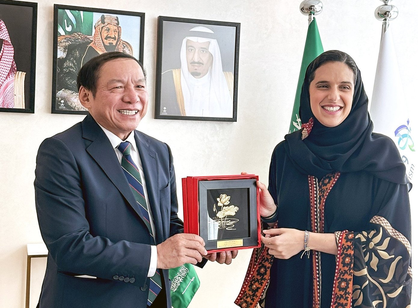 Bộ trưởng Bộ Văn hóa, Thể thao và Du lịch Nguyễn Văn Hùng và công chúa Haifa bint Mohammed Al-Saud