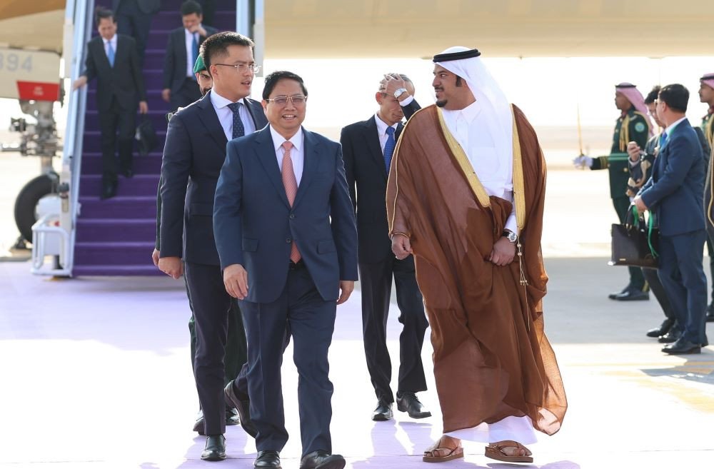 Lễ đón Thủ tướng Phạm Minh Chính tại sân bay. Ảnh: Nhật Bắc Lễ đón Thủ tướng Phạm Minh Chính tại sân bay. Ảnh: Nhật Bắc