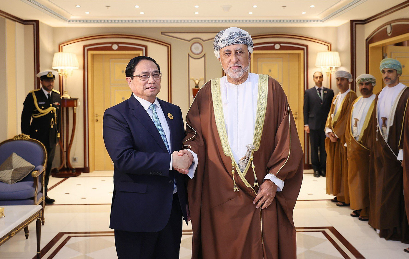 Thủ tướng tiếp Hoàng thân, Phó Thủ tướng Oman Oman Sayyid Shihab bin Tarik Al Said. Thủ tướng tiếp Hoàng thân, Phó Thủ tướng Oman Oman Sayyid Shihab bin Tarik Al Said.