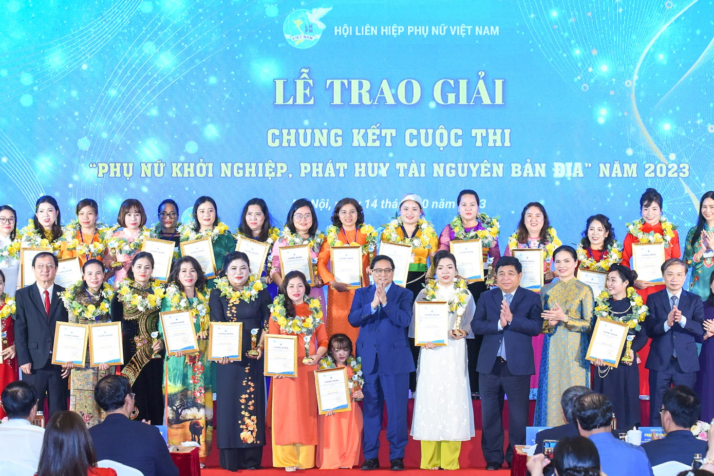 Thủ tướng Phạm Minh Chính và các đại biểu tại lễ trao giải. Ảnh: Nhật Bắc Thủ tướng Phạm Minh Chính và các đại biểu tại lễ trao giải. Ảnh: Nhật Bắc