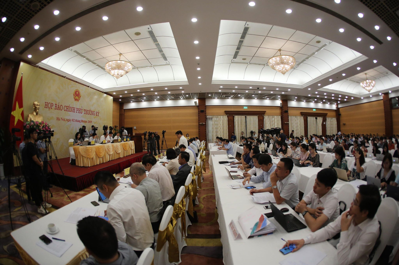 Ô nhiễm không khí Hà Nội 'chỉ có lúc và có nơi' ảnh 5