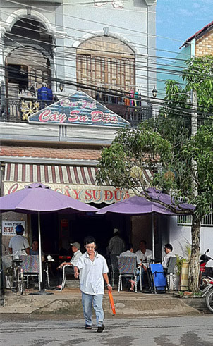 Quán cà phê Cây Su Đũa hoạt động gây nỗi hoang mang đối với người dân . Quán cà phê Cây Su Đũa hoạt động gây nỗi hoang mang đối với người dân
