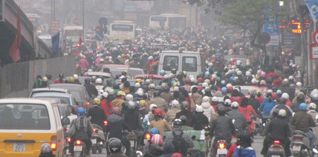 Ách tắc giao thông tại chân cầu vượt đang xây dựng ở Ngã tư Tây Sơn - Thái Hà - Chùa Bộc - Nguyễn Lương Bằng