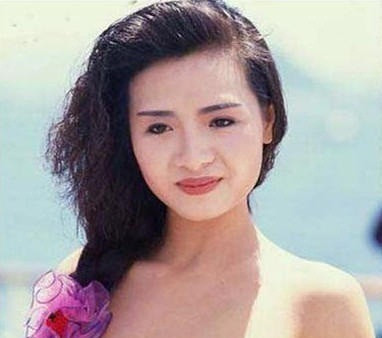 Ngắm bóng hồng rực lửa một thời của 'vua hài' Châu Tinh Trì ảnh 2