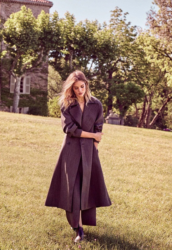 Vợ chưa cưới của tài tử ‘Người vận chuyển’ cực cuốn hút, gợi tình ảnh 6