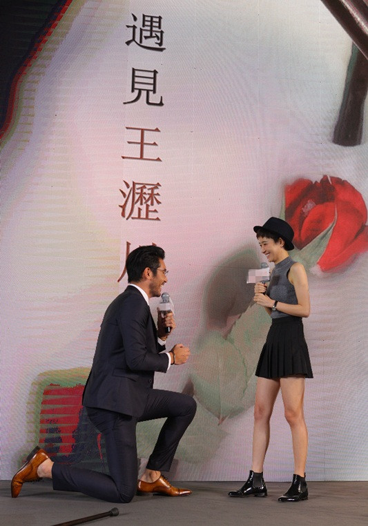 Đôi tình nhân 'Lịch Xuyên - Tiểu Thu' gây sốt khi xuất hiện ngoài đời thật ảnh 3