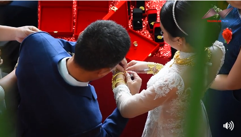 Cô dâu Hậu Giang đeo 1 kg vàng