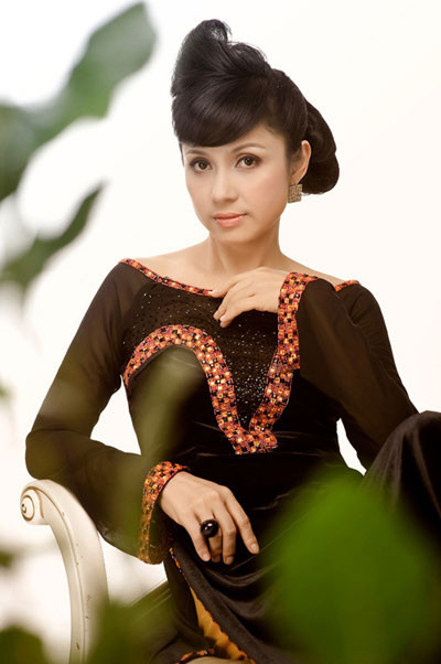 Người đẹp Tây Đô Việt Trinh qua ảnh