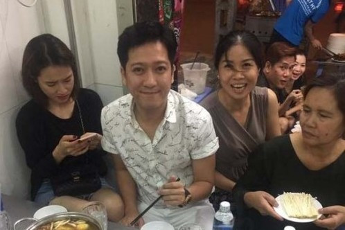 Showbiz 12/1: Lộ ảnh Nhã Phương khó chịu khi đi ăn với Trường Giang ảnh 4