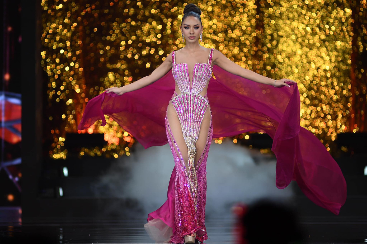 Các người đẹp còn lại trong top 11 cũng có màn trình diễn ấn tượng. Tất cả thí sinh dừng chân ở top 11 năm nay đều giành được danh hiệu Á hậu 5.