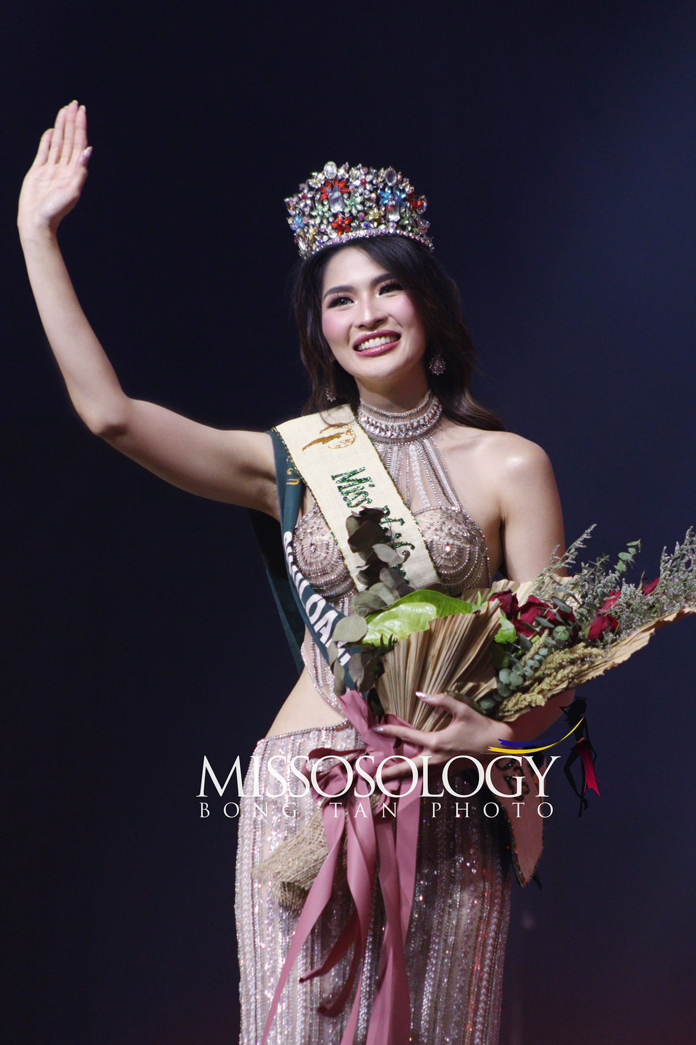 Tối 29/4, đêm chung kết cuộc thi Hoa hậu Trái Đất Philippines 2023 được diễn ra ở Toledo City. Chung cuộc, người đẹp Yllana Marie Aduana - đại diện cho tỉnh Laguna đã đăng quang ngôi vị cao nhất. Cô giành quyền đại diện Philippines tham dự cuộc thi Hoa hậu Trái Đất 2023 dự kiến tổ chức ở Việt Nam.