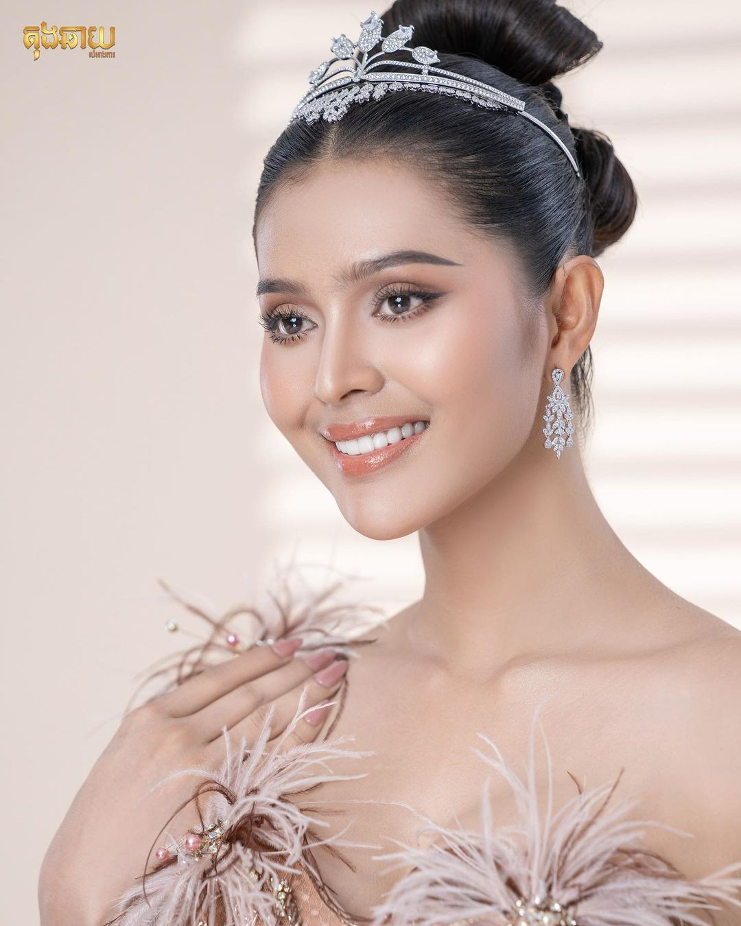 Hiện tại, Koy Anna là một trong những thí sinh nhận được chú ý nhiều nhất tại Hoa hậu Hòa bình Campuchia 2023. Nhiều khán giả nhận định người đẹp giành được vị trí cao trong đêm chung kết.