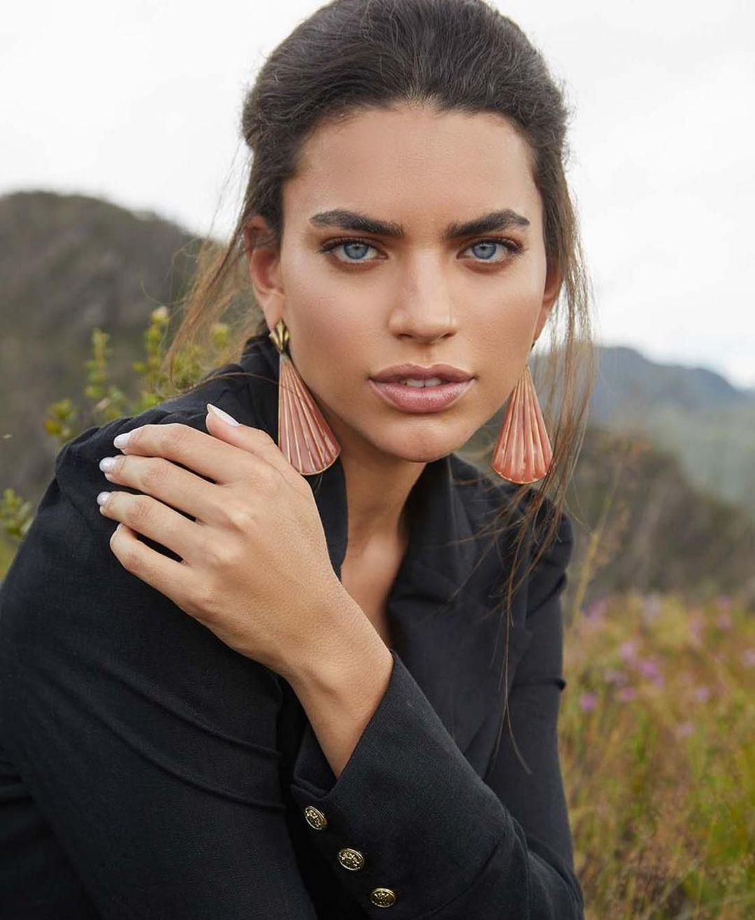 Mặc dù đã có con gái 3 tuổi, Renata Guerra vẫn sở hữu nhan sắc xinh đẹp và sắc vóc thon thả, quyến rũ. Tham gia Hoa hậu Hoàn vũ Brazil, Renata Guerra chia sẻ cô muốn truyền tải thông điệp tới những phụ nữ đã lập gia đình, sinh con để họ tự tin thể hiện vẻ đẹp của bản thân và tiếp tục theo đuổi sự nghiệp, đam mê.