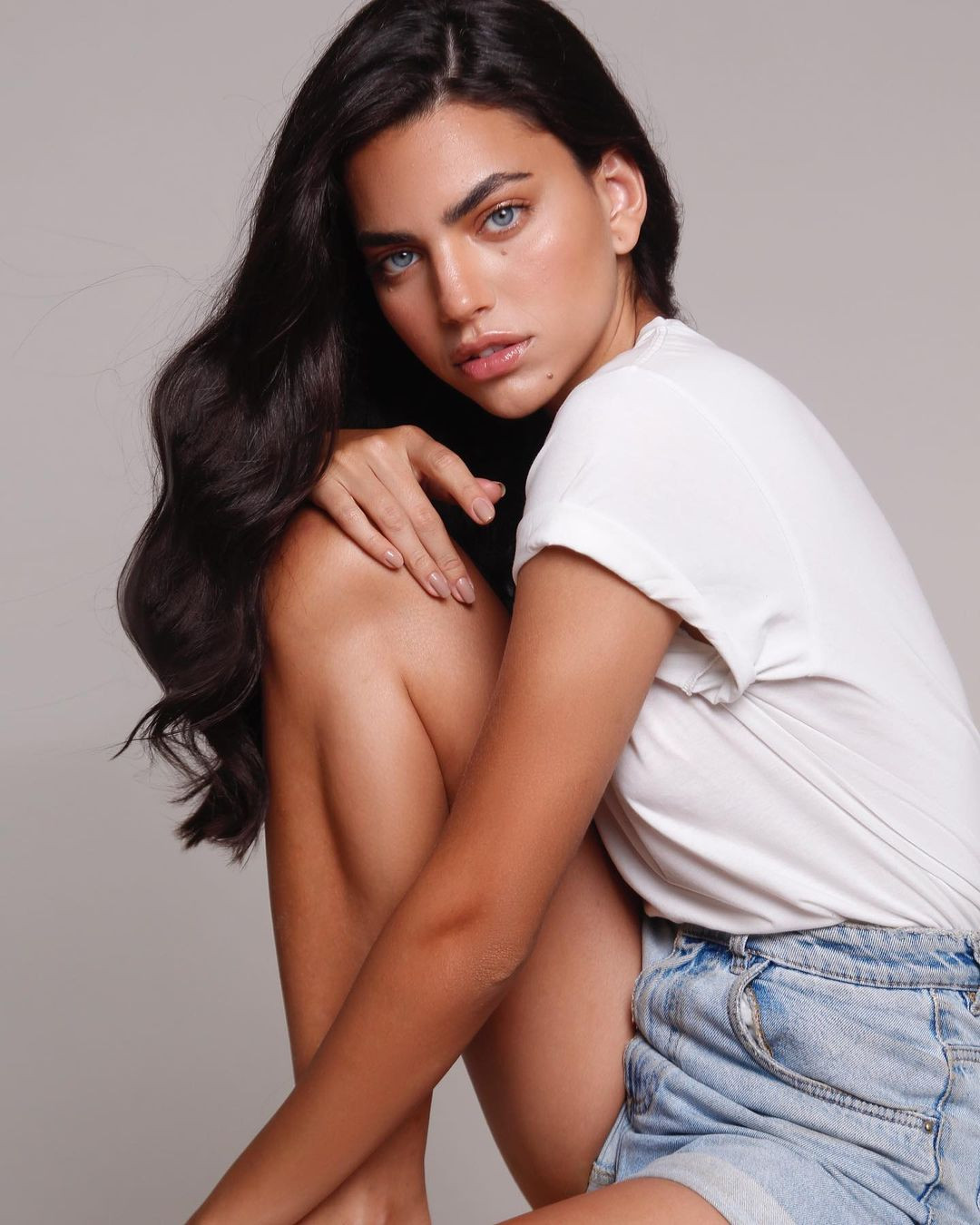 Mặc dù đã có con gái 3 tuổi, Renata Guerra vẫn sở hữu nhan sắc xinh đẹp và sắc vóc thon thả, quyến rũ. Tham gia Hoa hậu Hoàn vũ Brazil, Renata Guerra chia sẻ cô muốn truyền tải thông điệp tới những phụ nữ đã lập gia đình, sinh con để họ tự tin thể hiện vẻ đẹp của bản thân và tiếp tục theo đuổi sự nghiệp, đam mê.