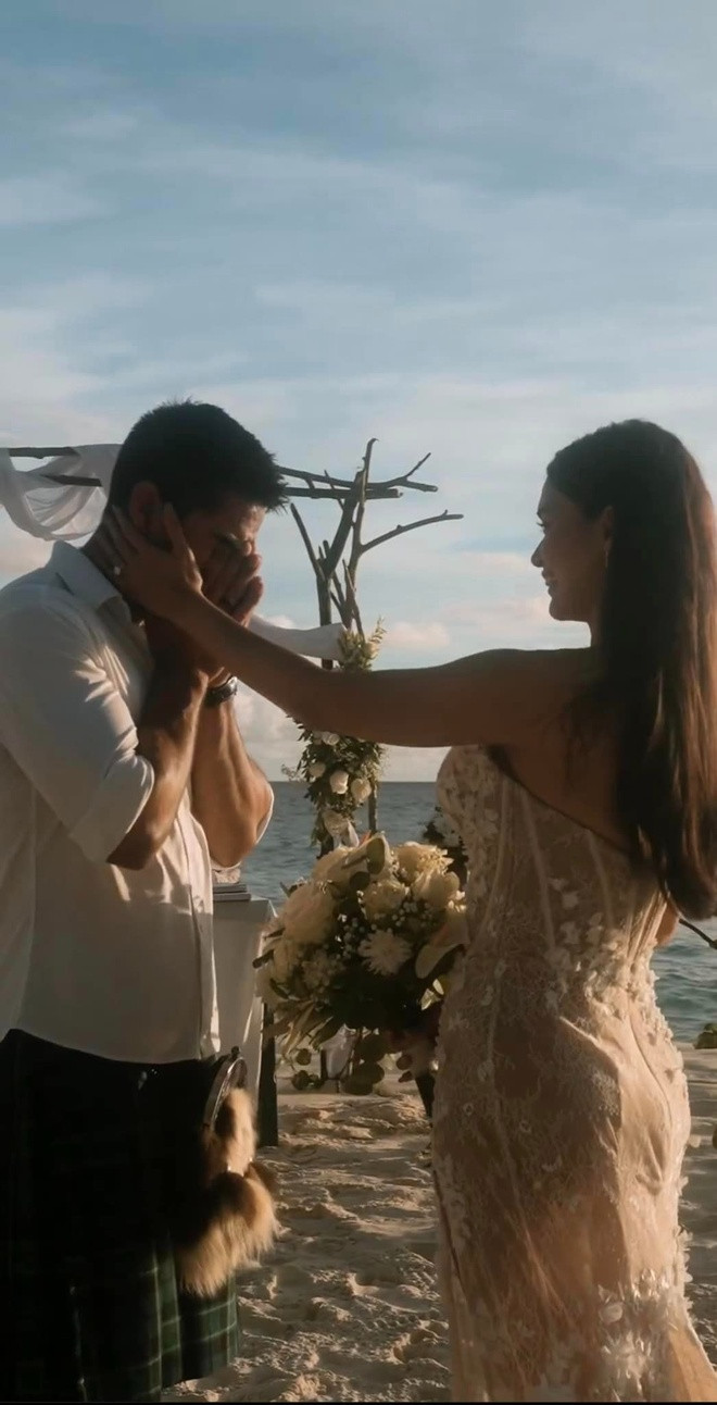 Hình ảnh của Pia Wurtzbach và chồng trong lễ cưới.