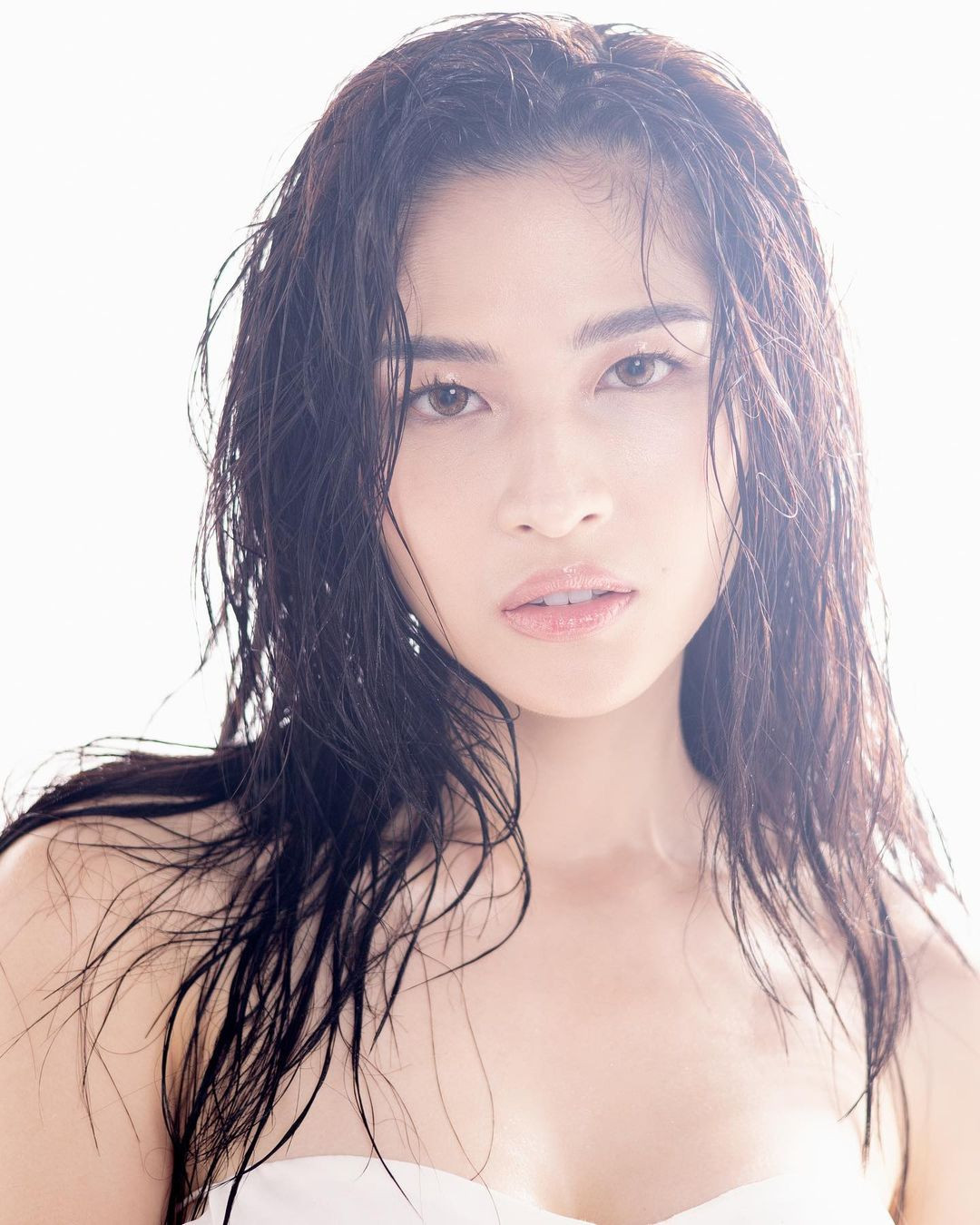 Dù để mặt mộc, Yllana Marie Aduana vẫn ghi điểm bởi làn da trắng sáng, mịn màng và sắc diện tươi tắn.