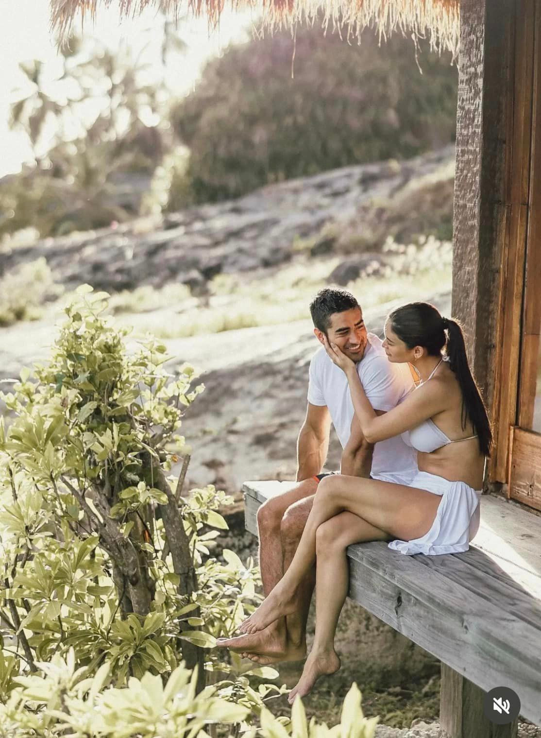 Cặp đôi đã tới quốc đảo Seychelles từ trước đó để chuẩn bị cho hôn lễ của mình. Pia Wurtzbach và hôn phu có chung sở thích du lịch, họ thường xuyên cùng nhau tận hưởng những chuyến đi khắp nơi trên thế giới khiến fan ngưỡng mộ.