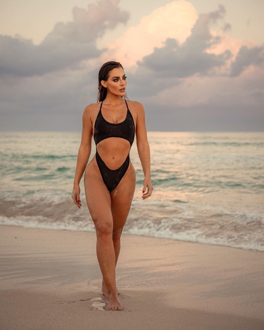 Maria Alejandra López Peréz bắt đầu tham gia các cuộc thi sắc đẹp vào năm 2013 và giành được một loạt thành tích ấn tượng.