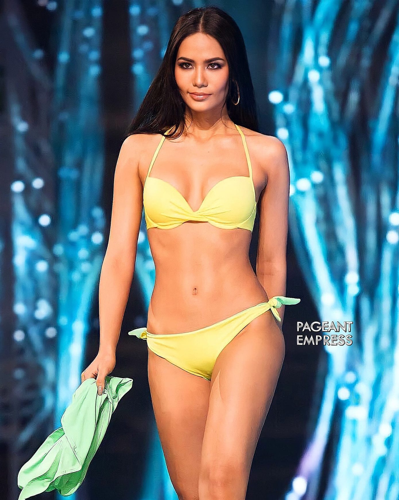 Chalita Suansane từng vào top 6 tại Miss Universe 2016.
