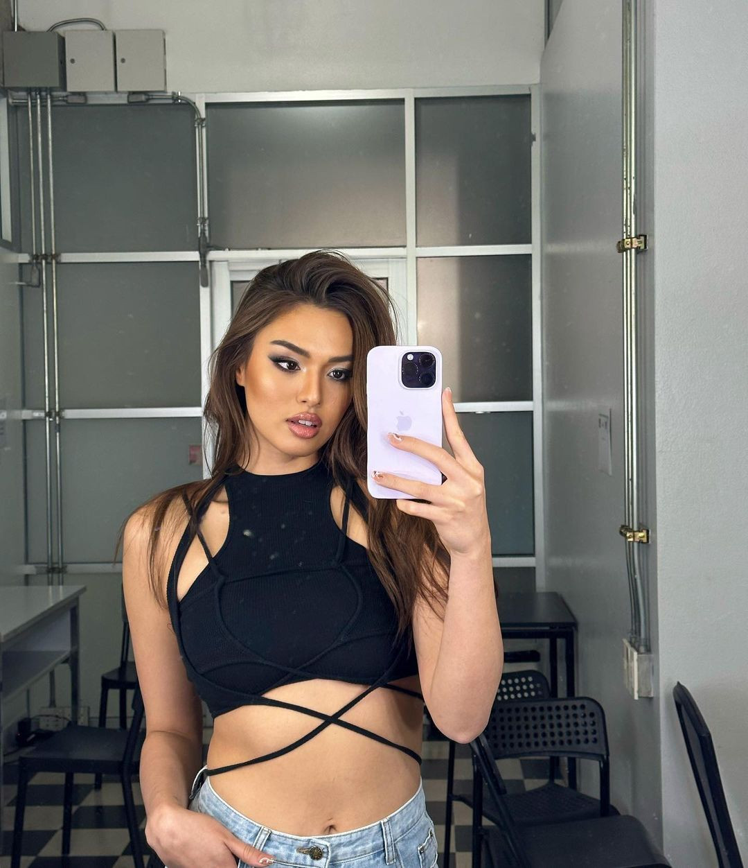 Sau đêm bán kết, Anchilee đã livestream khóc nức nở, đồng thời bày tỏ cô đã làm hết sức mình cũng như sẽ không thay đổi bản thân vì cô luôn tự tin vào vẻ đẹp tự nhiên của mình.