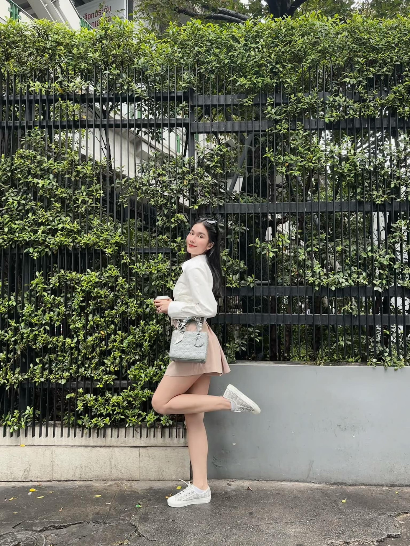 Á hậu Phương Anh diện trang phục giản dị, thanh lịch đi nghỉ lễ ở Thái Lan. Á hậu Phương Anh diện trang phục giản dị, thanh lịch đi nghỉ lễ ở Thái Lan.