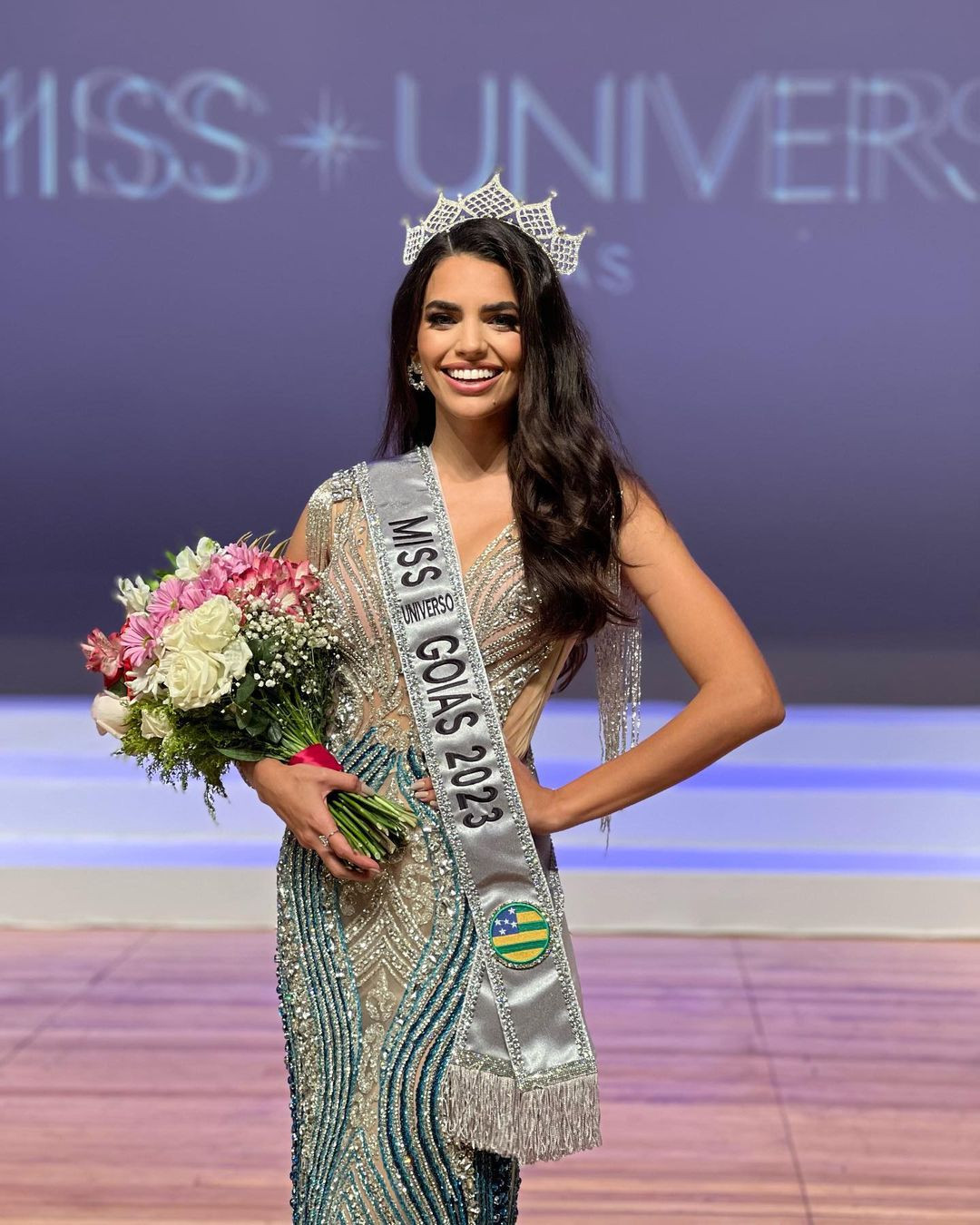 Tối 7/5, người đẹp Renata Guerra đăng quang ngôi vị cao nhất tại cuộc thi cấp bang Miss Universe Goiás 2023. Cô sẽ đại diện cho bang Goiás tham dự cuộc thi cấp quốc gia Hoa hậu Hoàn vũ Brazil 2023 để tranh suất tham dự Hoa hậu Hoàn vũ 2023 tổ chức ở El Salvador vào cuối năm nay.