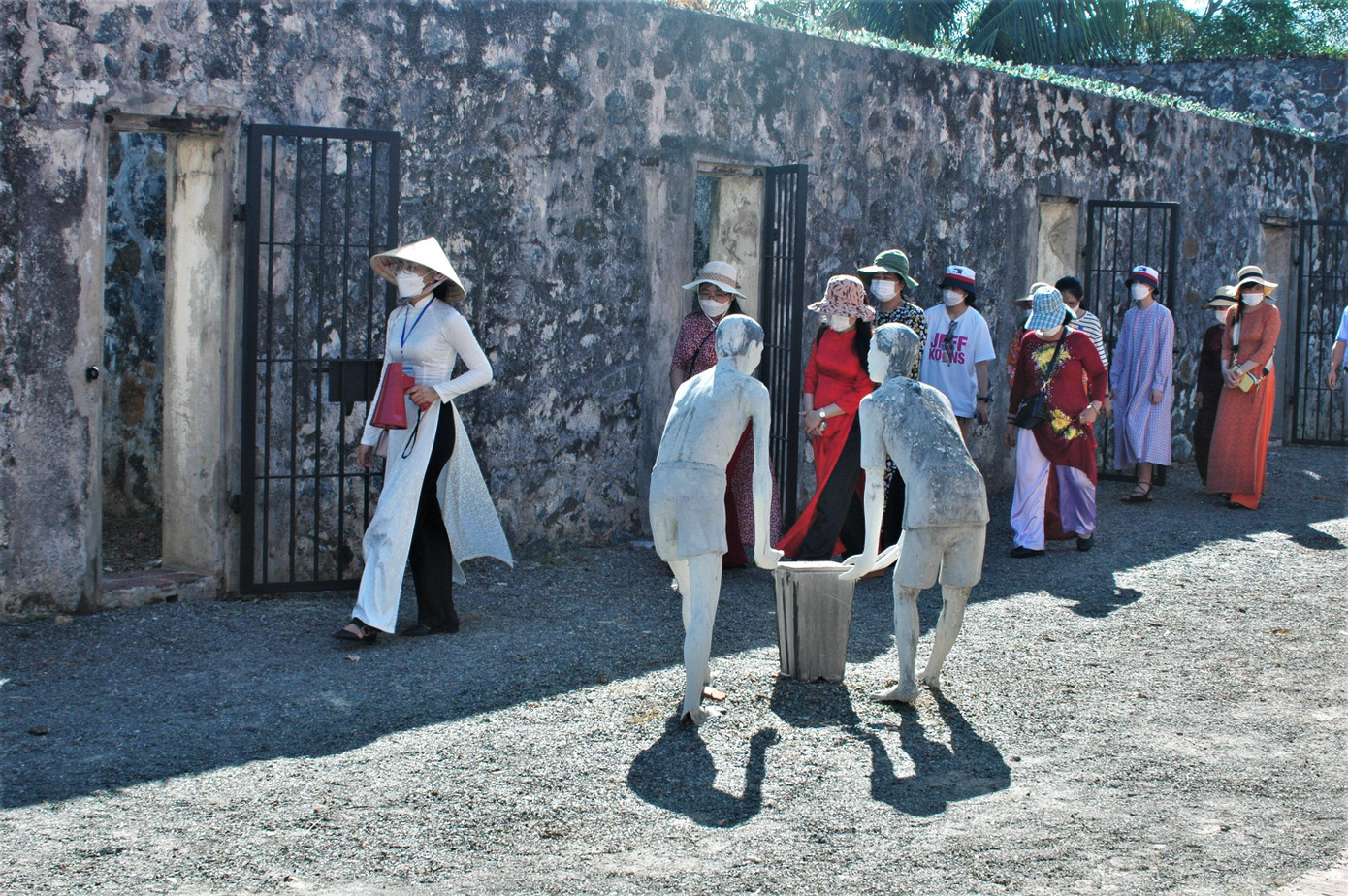 Các di tích nhà tù Côn Đảo rất cuốn hút du khách trong và ngoài nước. Ảnh: Trần Nguyên Anh Các di tích nhà tù Côn Đảo rất cuốn hút du khách trong và ngoài nước. Ảnh: Trần Nguyên Anh