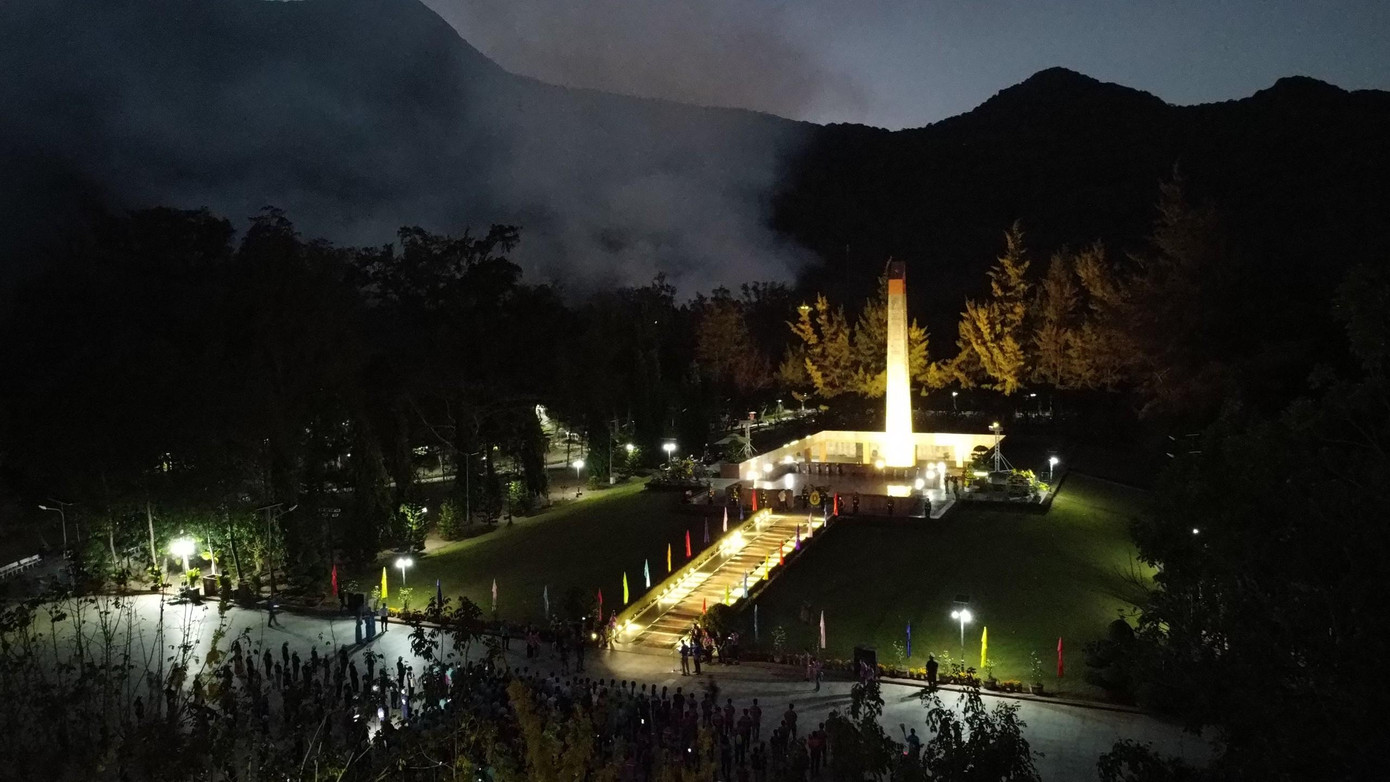 Dâng hương, thắp nến tri ân các bậc tiền nhân ảnh 35 Dâng hương, thắp nến tri ân các bậc tiền nhân ảnh 35