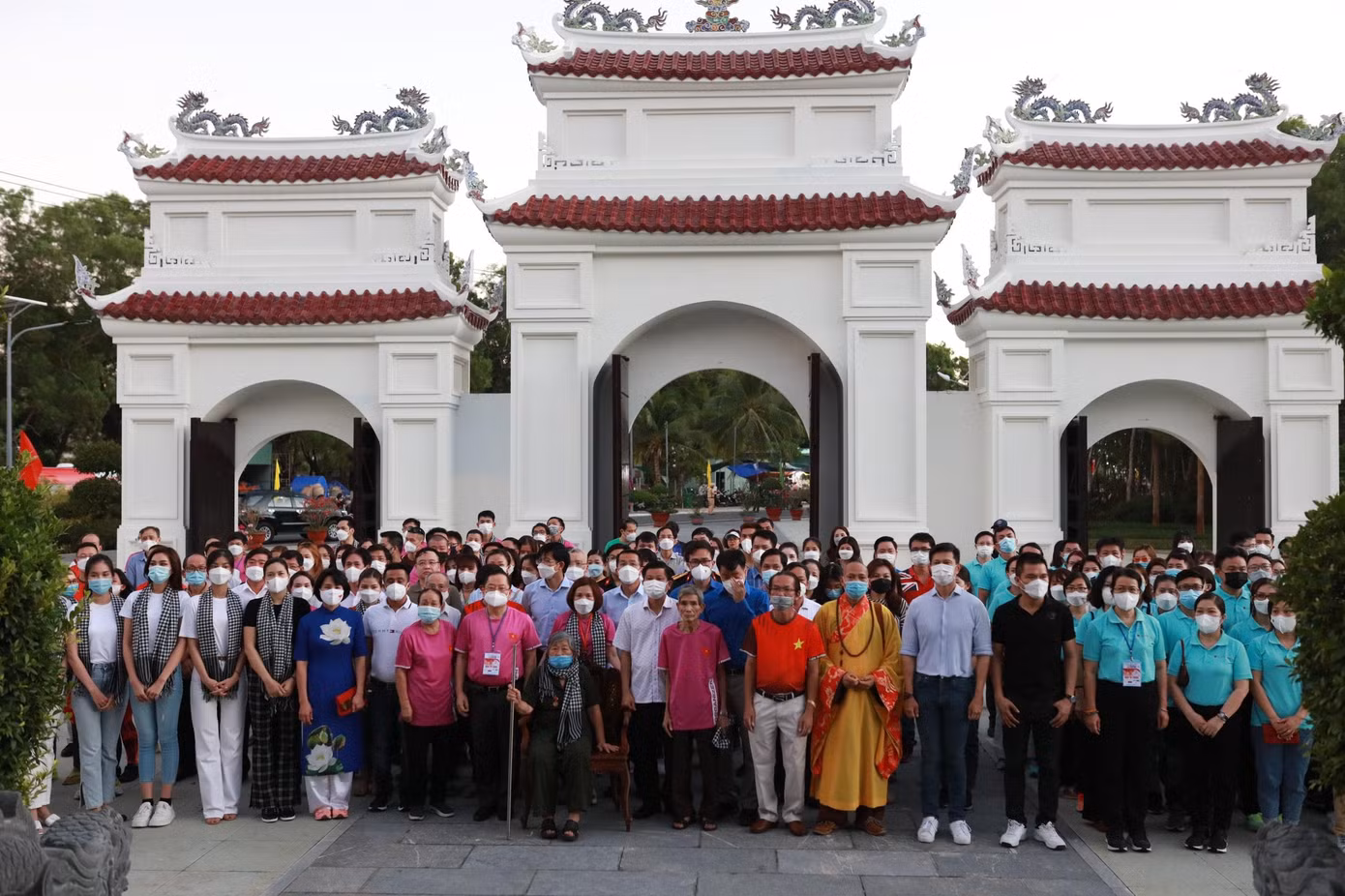 Dâng hương, thắp nến tri ân các bậc tiền nhân ảnh 8