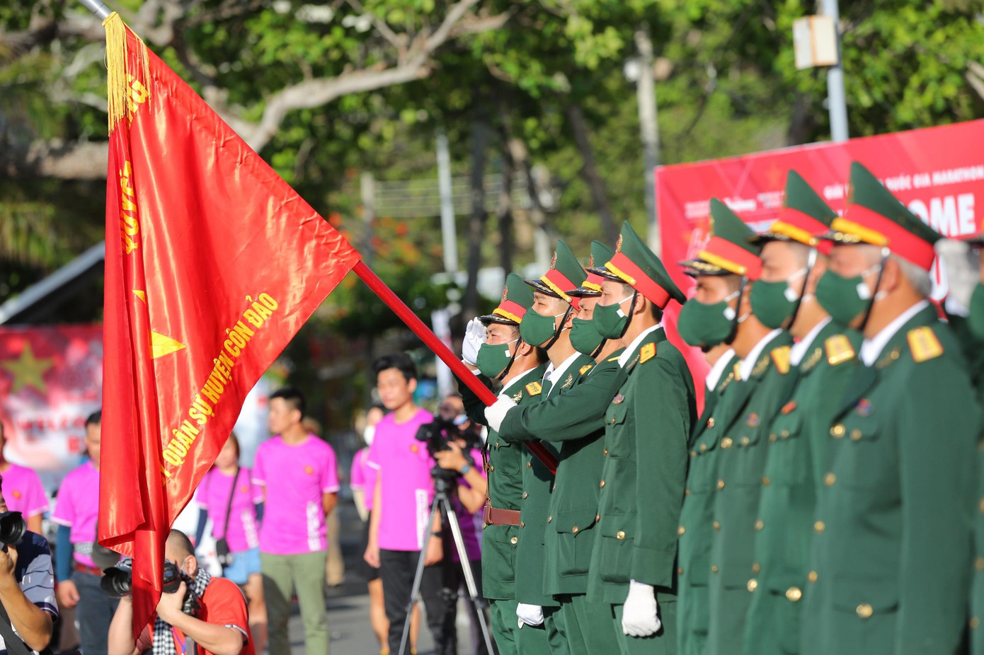 Thượng cờ Tổ quốc ở Côn Đảo linh thiêng ảnh 13 Thượng cờ Tổ quốc ở Côn Đảo linh thiêng ảnh 13