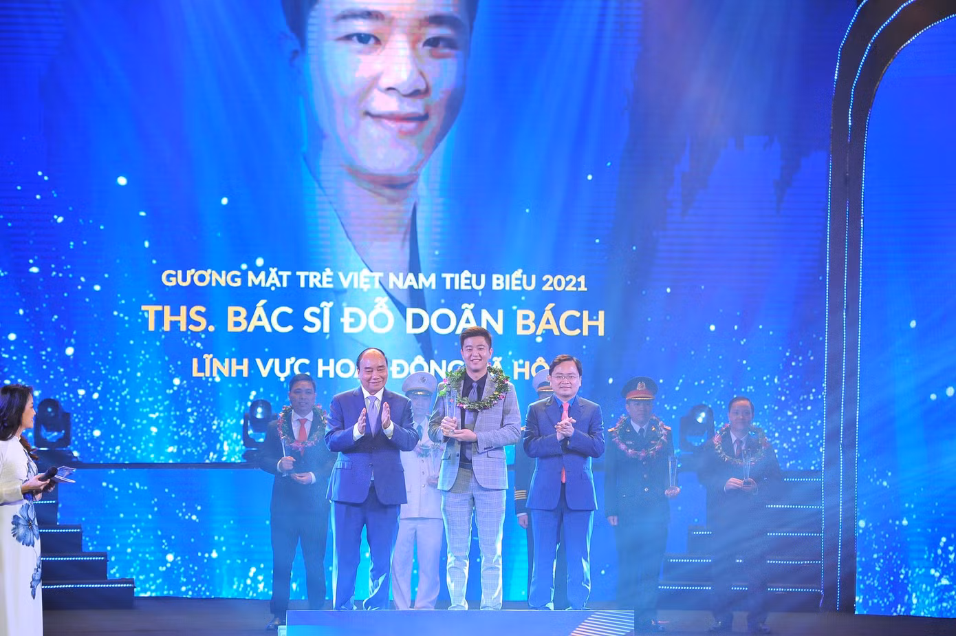Tôn vinh những tấm gương có sức lan tỏa mạnh mẽ trong cộng đồng ảnh 38 Tôn vinh những tấm gương có sức lan tỏa mạnh mẽ trong cộng đồng ảnh 38