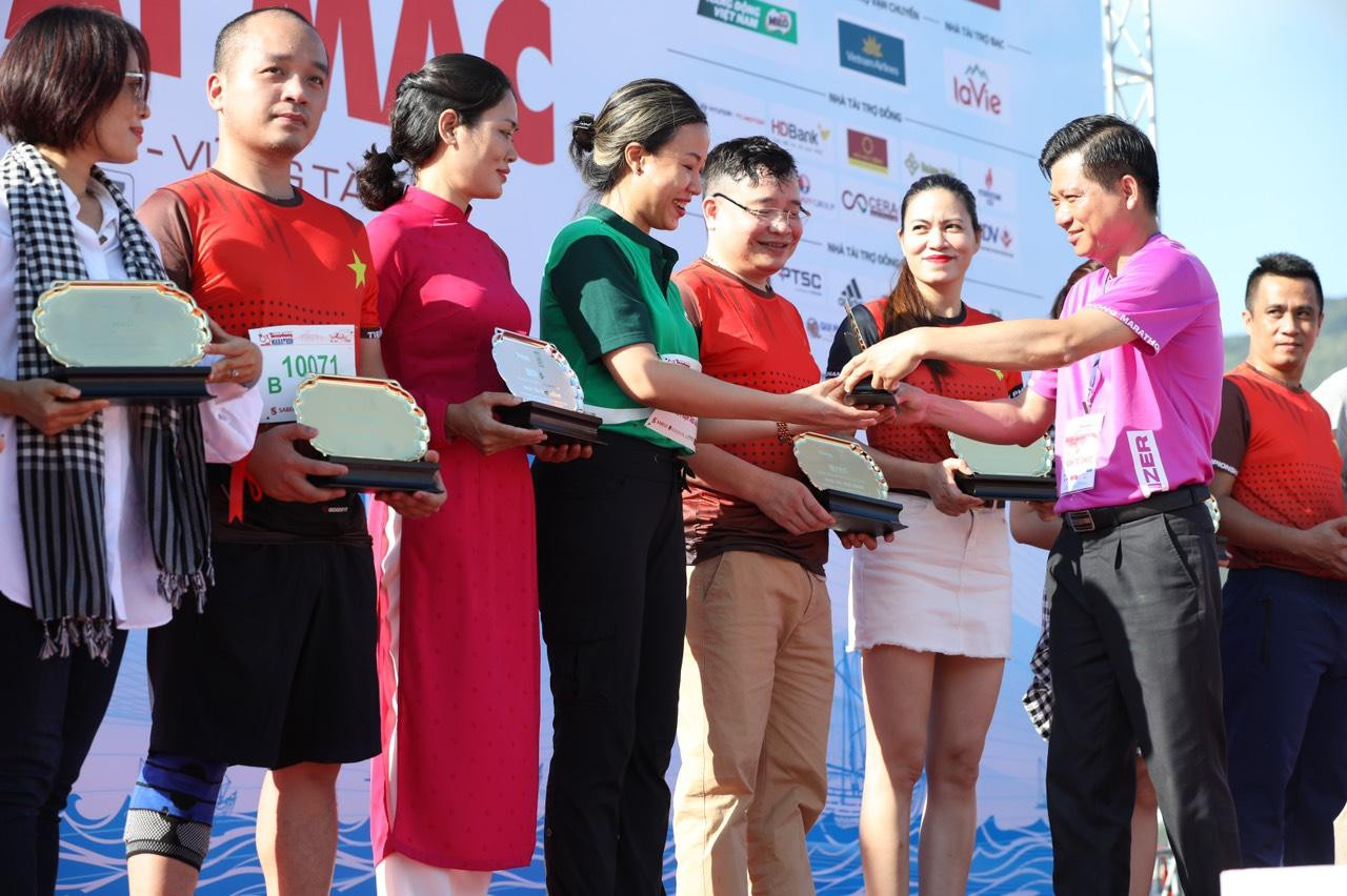 Chạy đồng hành cùng Tiền Phong Marathon 2022 ảnh 15