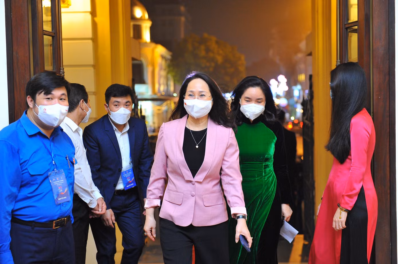 Tôn vinh những tấm gương có sức lan tỏa mạnh mẽ trong cộng đồng ảnh 13 Tôn vinh những tấm gương có sức lan tỏa mạnh mẽ trong cộng đồng ảnh 13