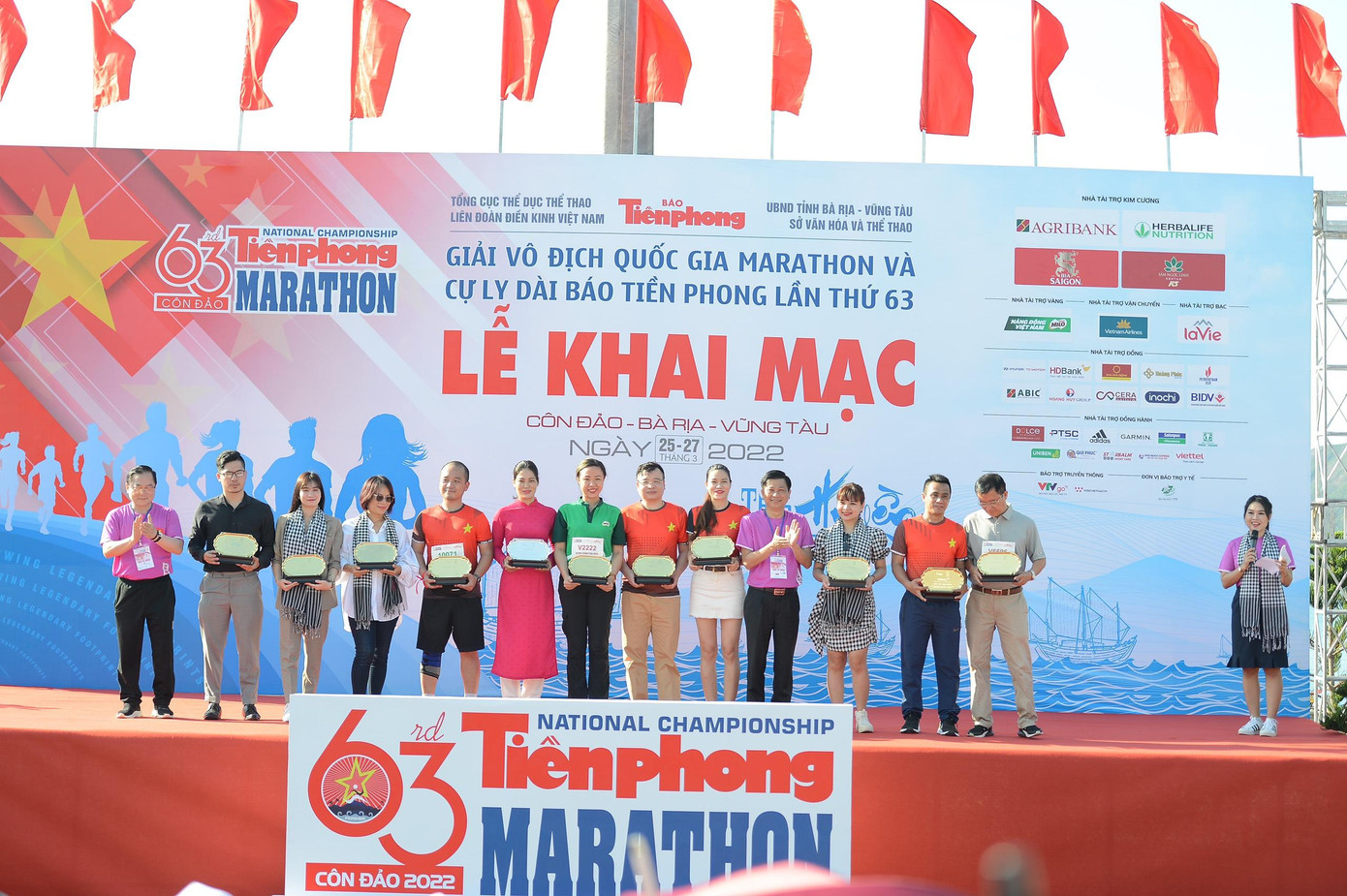 Chạy đồng hành cùng Tiền Phong Marathon 2022 ảnh 16