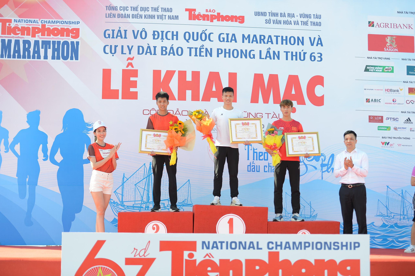Trao giải 10km nam tuyển