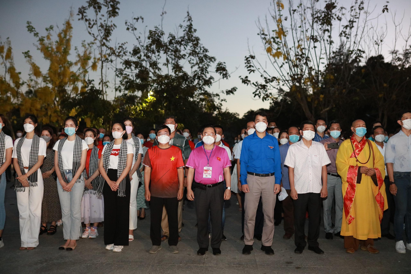 Dâng hương, thắp nến tri ân các bậc tiền nhân ảnh 26 Dâng hương, thắp nến tri ân các bậc tiền nhân ảnh 26