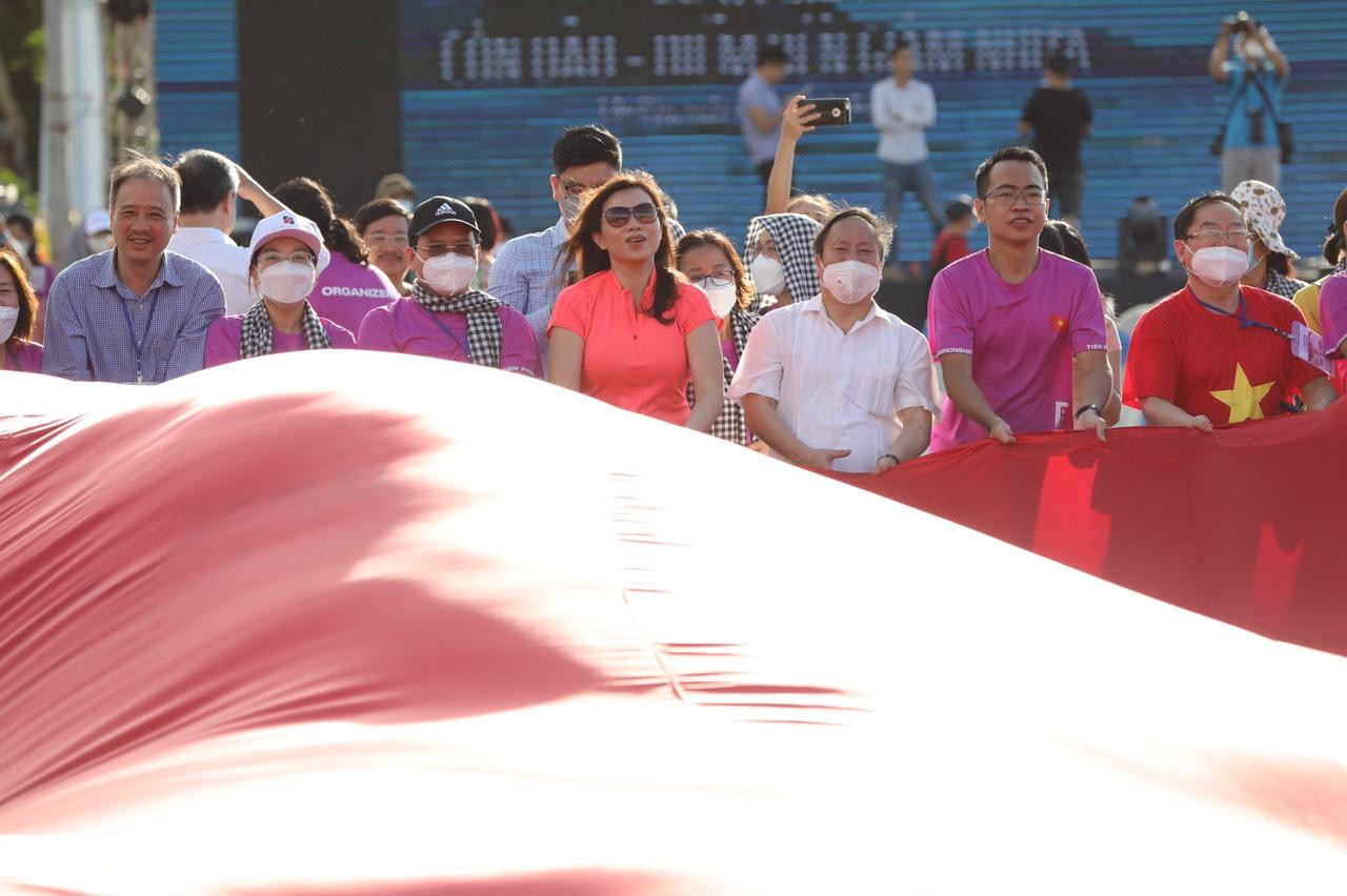 Thượng cờ Tổ quốc ở Côn Đảo linh thiêng ảnh 21 Thượng cờ Tổ quốc ở Côn Đảo linh thiêng ảnh 21