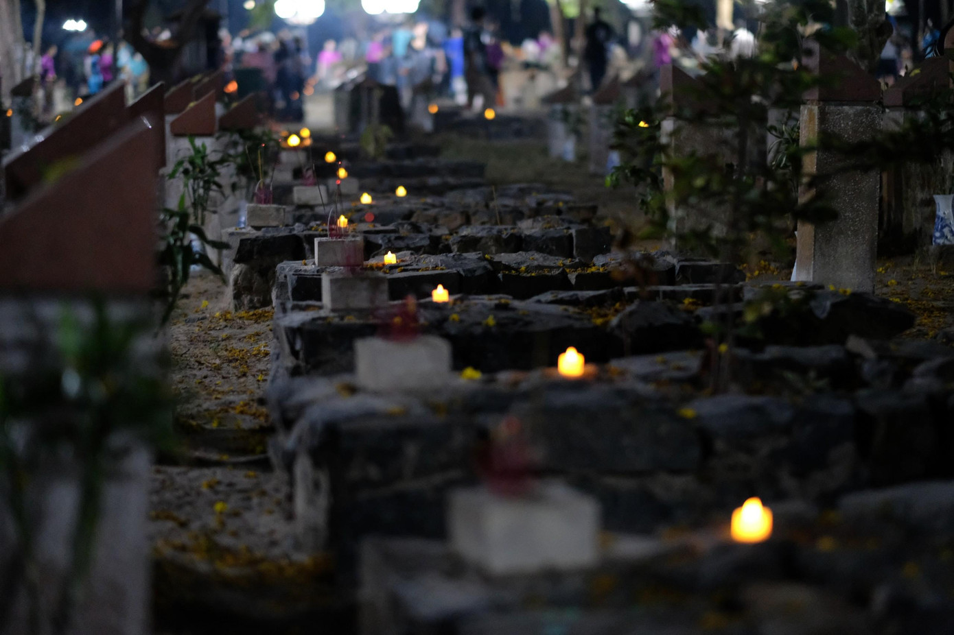 Dâng hương, thắp nến tri ân các bậc tiền nhân ảnh 50 Dâng hương, thắp nến tri ân các bậc tiền nhân ảnh 50