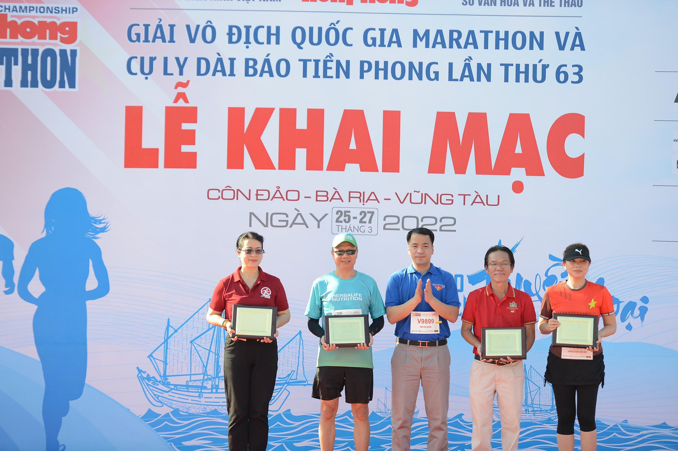 Chạy đồng hành cùng Tiền Phong Marathon 2022 ảnh 14