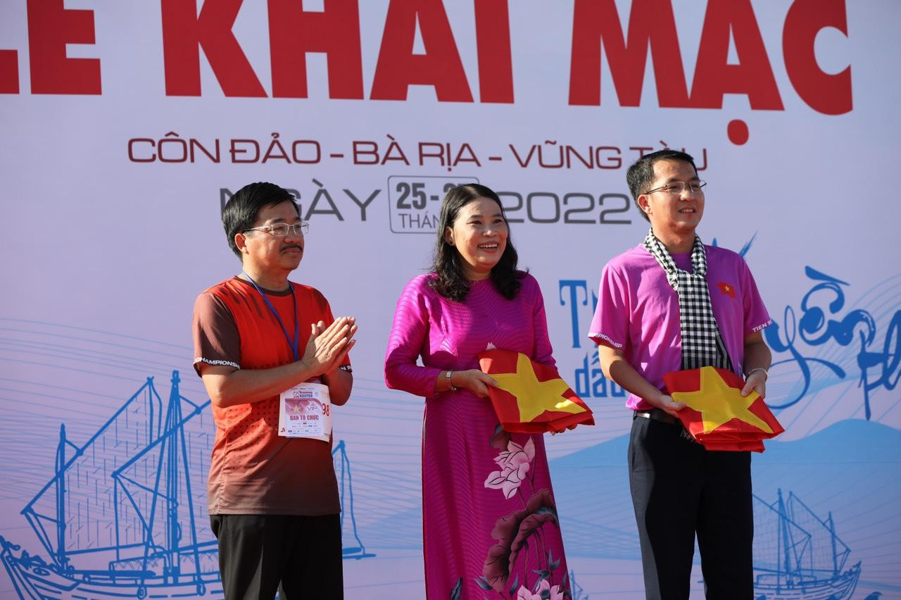 Chạy đồng hành cùng Tiền Phong Marathon 2022 ảnh 12