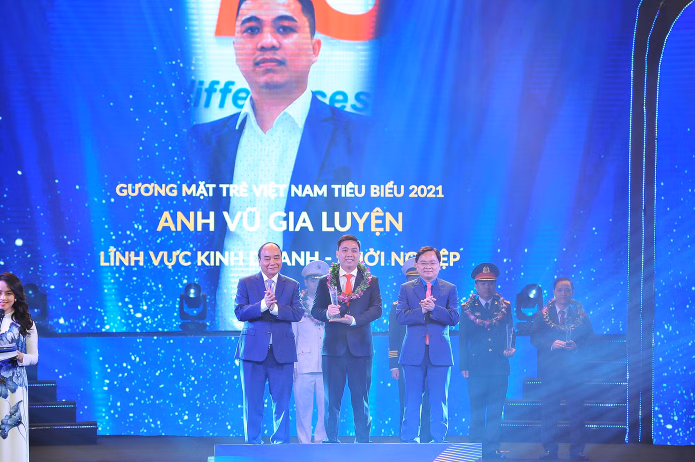 Tôn vinh những tấm gương có sức lan tỏa mạnh mẽ trong cộng đồng ảnh 39 Tôn vinh những tấm gương có sức lan tỏa mạnh mẽ trong cộng đồng ảnh 39