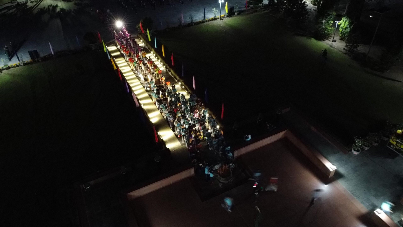 Dâng hương, thắp nến tri ân các bậc tiền nhân ảnh 32 Dâng hương, thắp nến tri ân các bậc tiền nhân ảnh 32